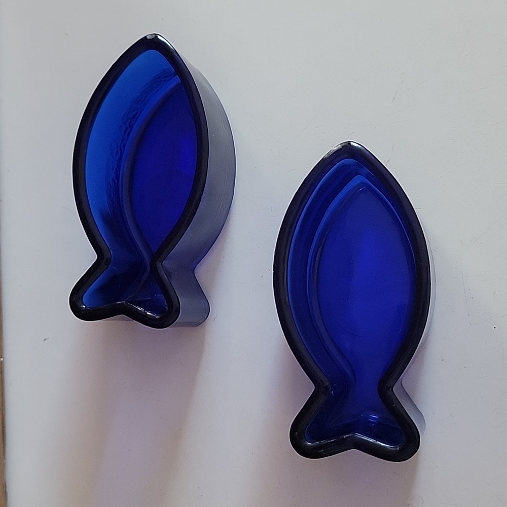 COLBALT BLUE GLASS FISH SNACK BOWLS PIER 1 2 BUNDLE
